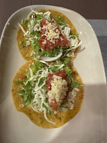 Mikes Mexican Restaurant - การบริการอาหารและที่พัก