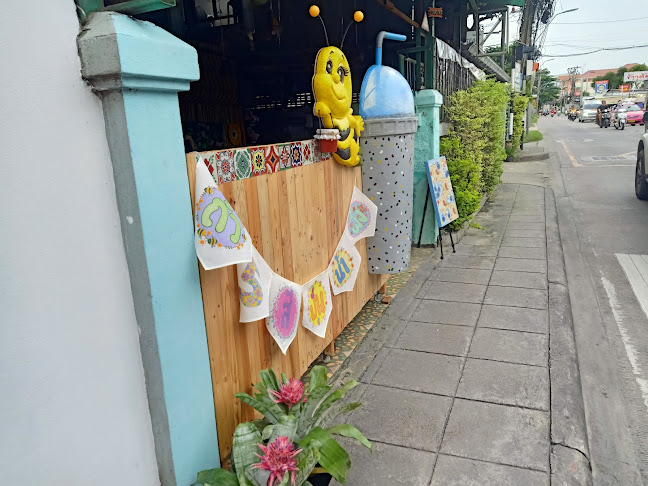 Home Café - การบริการอาหารและที่พัก