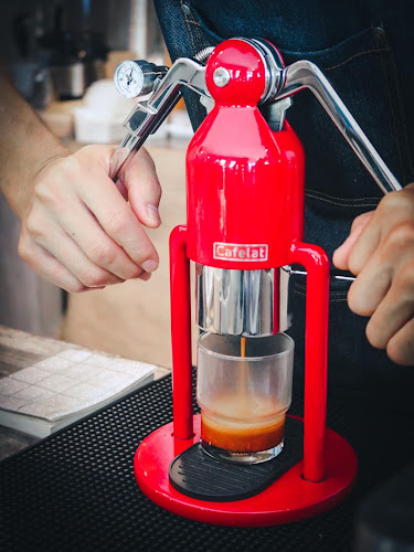 Comentarii opinii despre 1 AM Cafe