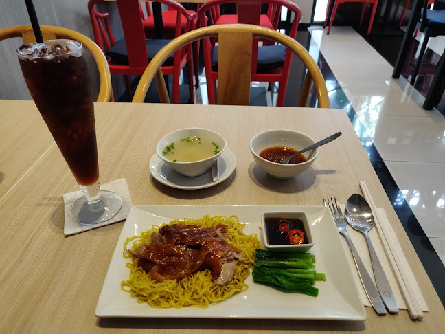 Pearl Noodle Cafe - การบริการอาหารและที่พัก