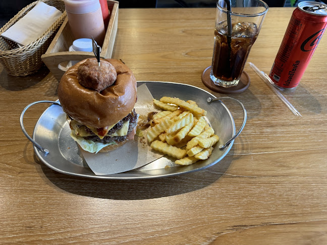 Comentarii opinii despre FIVE Loaves Burgers & Cafe’