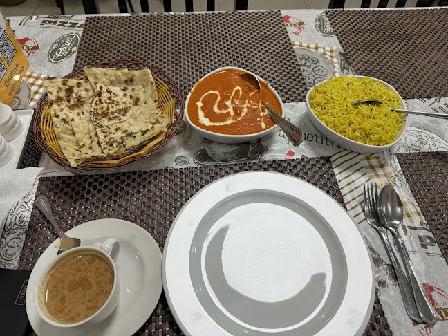 Swagatam Indian Cafe and Restaurant - การบริการอาหารและที่พัก