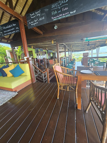 Dr Frogs Bar & Grill - การบริการอาหารและที่พัก