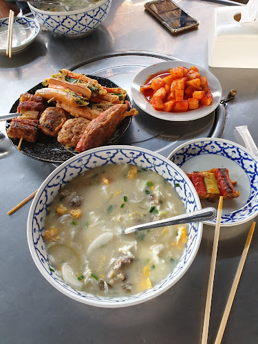 Small Town Pattaya - การบริการอาหารและที่พัก