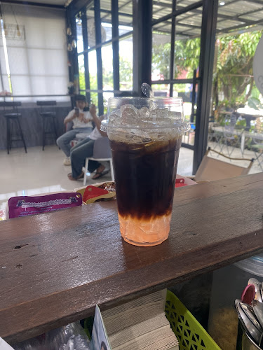 ยิ่งใหญ่กาแฟสด - การบริการอาหารและที่พัก