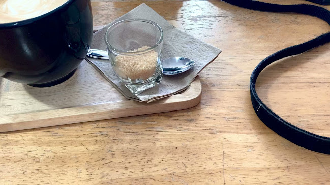 Opinii despre Jitphirom Coffee Roastery (Oldies) în อำเภอบางละมุง - การบริการอาหารและที่พัก