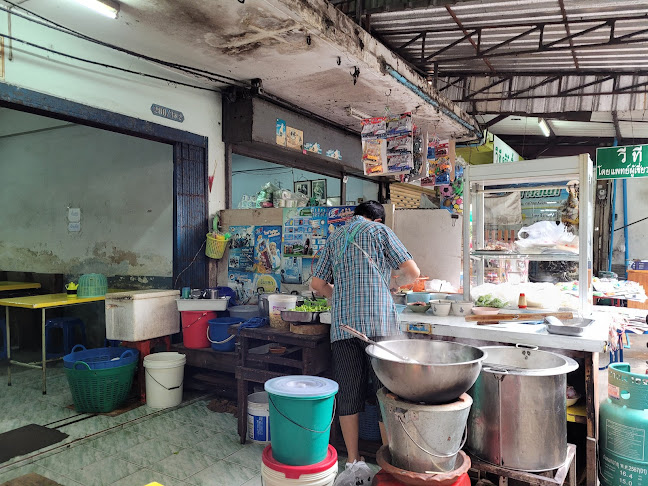 ร้านเลือดหมู หัวถนนปากเกร็ด - การบริการอาหารและที่พัก