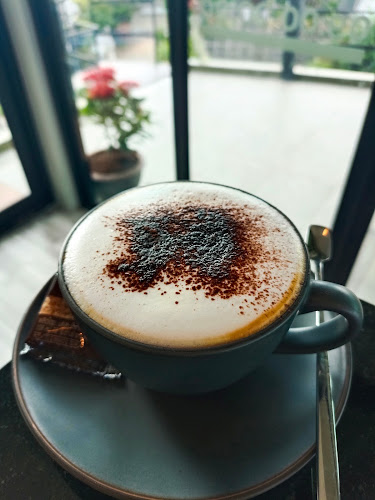 Opinii despre Hug Cupfe & Bistro în อำเภอเมืองภูเก็ต - การบริการอาหารและที่พัก