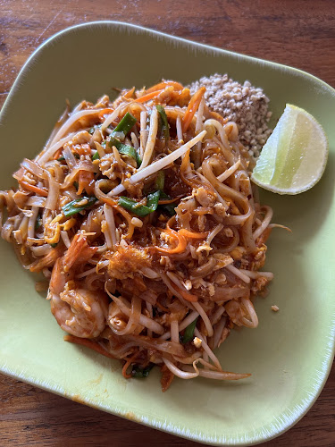 ร้านโกชา ชายสี่ กมลา - การบริการอาหารและที่พัก