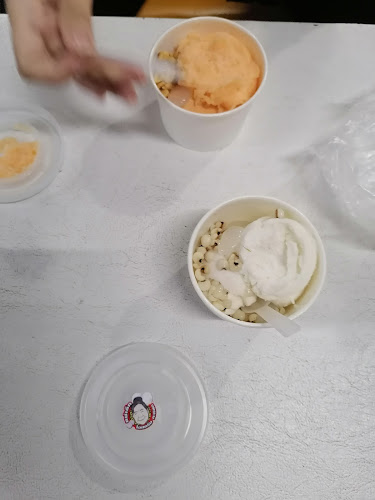 ไอศกรีมกะทิสดแม่เล็ก - การบริการอาหารและที่พัก