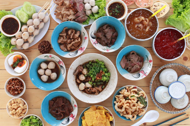 ก๋วยเตี๋ยวเรือโบราณชามเล็ก บ้านเกาะ - การบริการอาหารและที่พัก