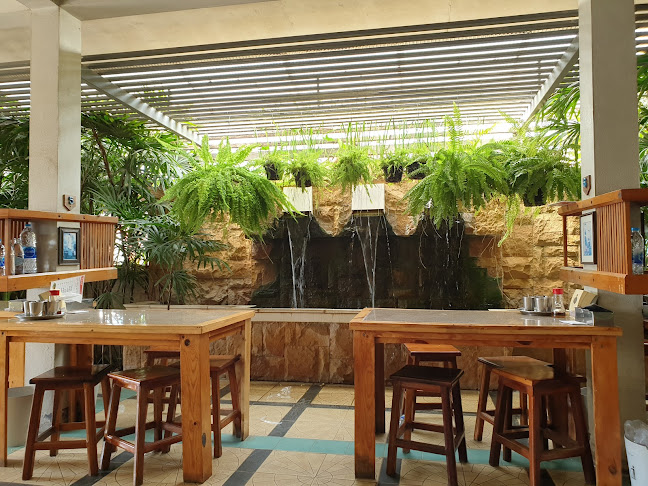 ร้านก๋วยเตี๋ยวเนินมะกอก - การบริการอาหารและที่พัก