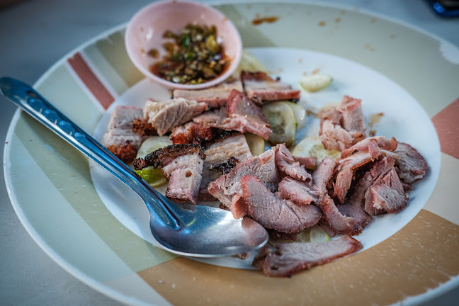 Opinii despre Hongyok Pork Red Rice - ข้าวหมูแดงหงษ์หยกนครปฐม(ริมคลอง) în อำเภอเมืองนครปฐม - การบริการอาหารและที่พัก