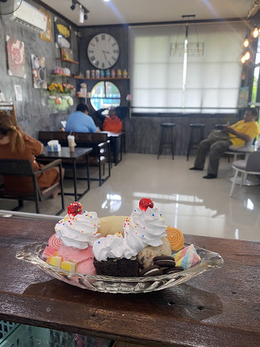 ยิ่งใหญ่กาแฟสด - การบริการอาหารและที่พัก