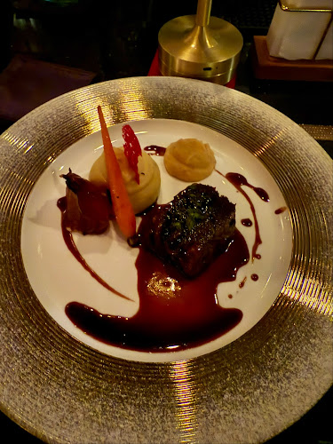 Cafe des Amis - การบริการอาหารและที่พัก