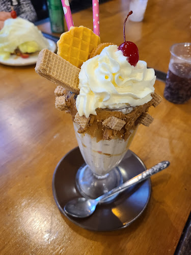 FIVE Loaves Burgers & Cafe’ - การบริการอาหารและที่พัก