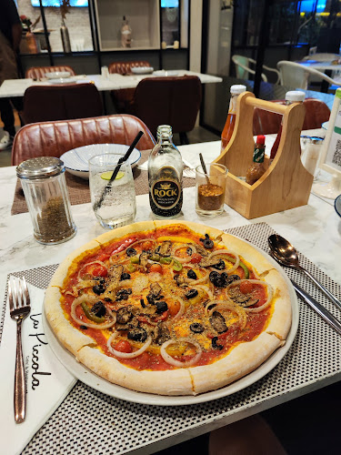 Opinii despre ลา พิคโคล่า คาเฟ่ แอนด์ เรสเตอรรอง în อำเภอกะทู้ - การบริการอาหารและที่พัก