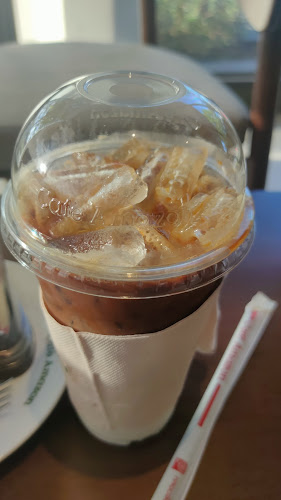 คาเฟ่ อเมซอน คิวรถระโนด - การบริการอาหารและที่พัก