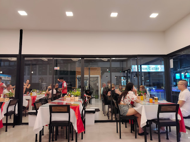 King Seafood Patong - การบริการอาหารและที่พัก