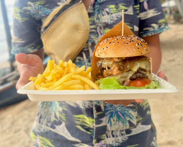 Village Burgers Kamala