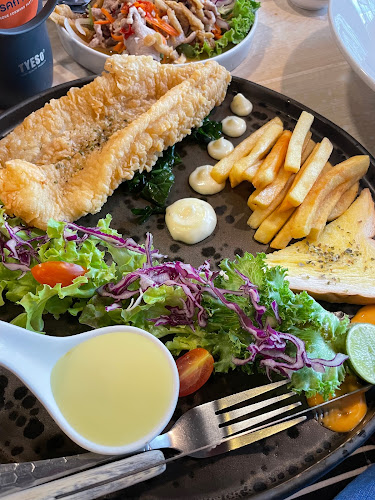 126 ถนน มาตุลี ตำบลปากน้ำโพ เมือง นครสวรรค์ 60000