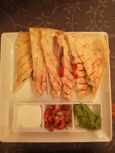 Opinii despre ป่าตอง ซันเซ็ท วิว เรสเตอร์รอง în อำเภอกะทู้ - การบริการอาหารและที่พัก