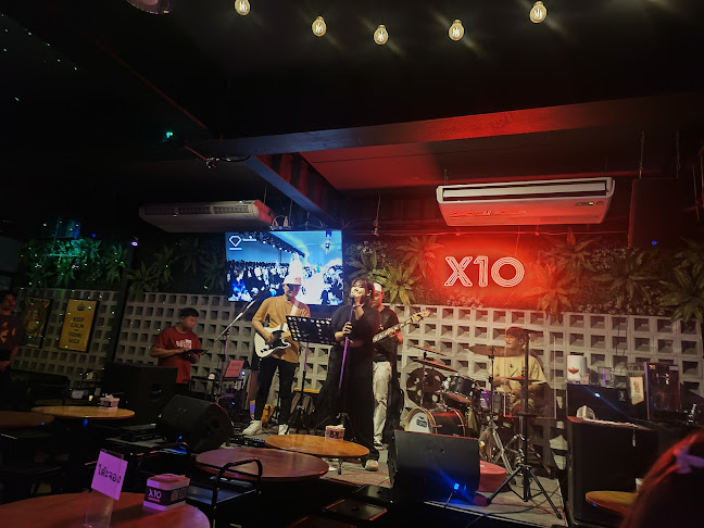 X10 เมืองทอง - การบริการอาหารและที่พัก