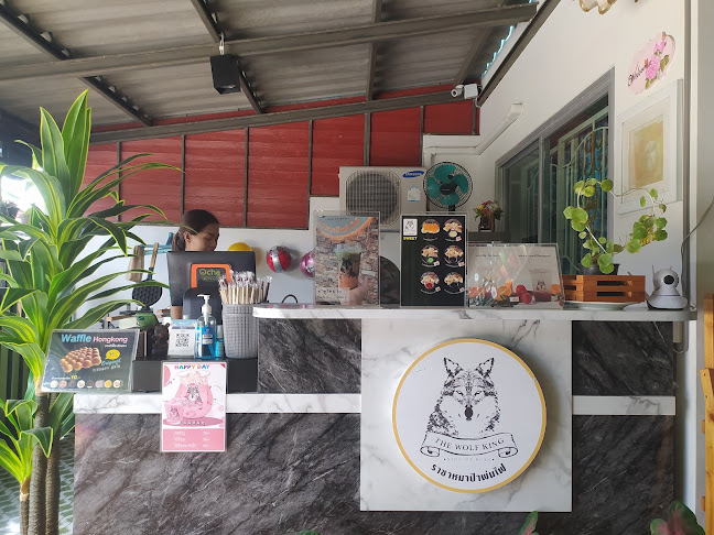 ราชาหมาป่าพ่นไฟ ท่าเรือภูเก็ต - การบริการอาหารและที่พัก