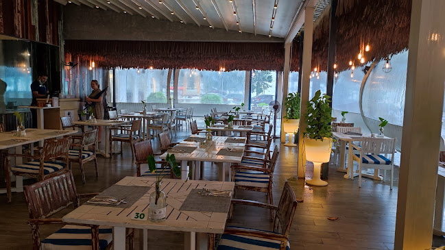 THE PORT Restaurant & Bar - การบริการอาหารและที่พัก