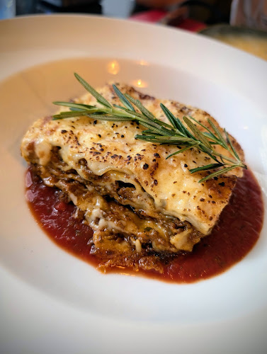 Churrasco Phuket Steakhouse - การบริการอาหารและที่พัก