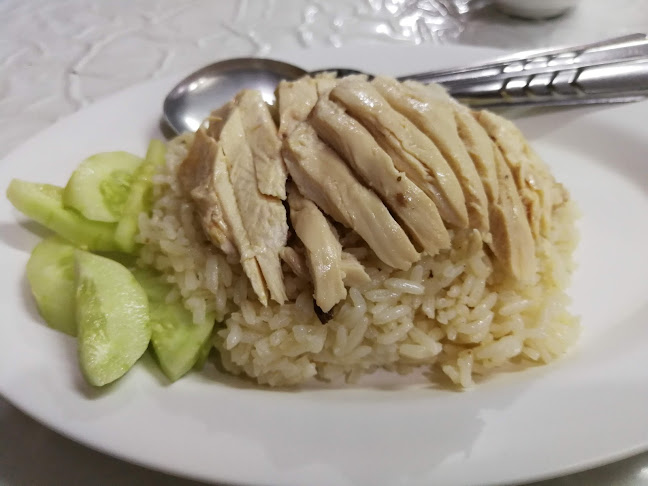 Opinii despre ข้าวมันไก่ ก๋วยเตี๋ยว​ไก่ ​พะเยารสเด็ด​ (สูตรไหหลำ) în อำเภอเมืองพะเยา - การบริการอาหารและที่พัก