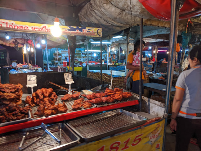 ตลาดสวัสดี - การบริการอาหารและที่พัก