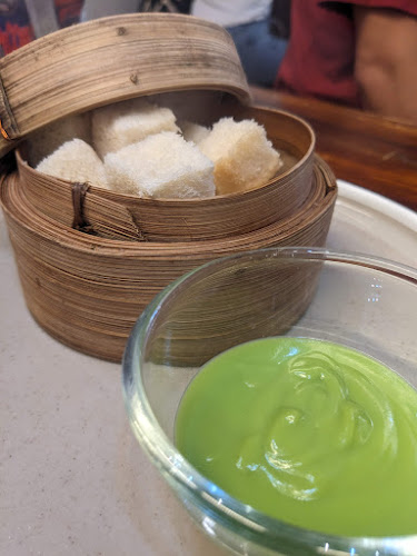 หนึ่ง นม นัว - ภูเก็ต - การบริการอาหารและที่พัก