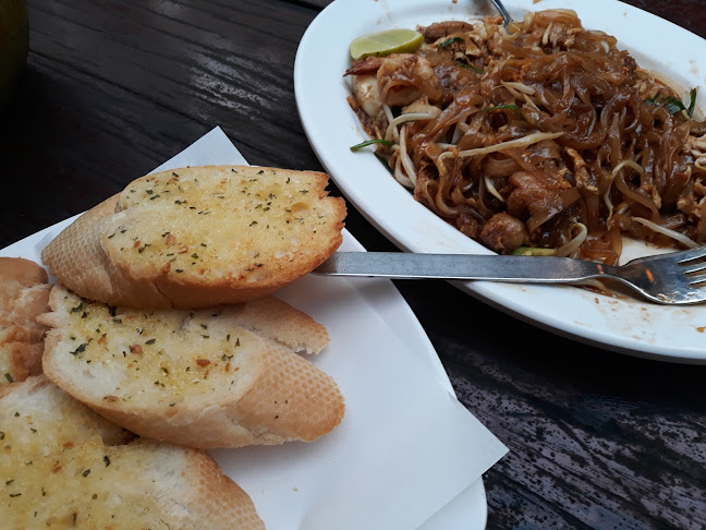 ร้านNumber.6 patong - การบริการอาหารและที่พัก