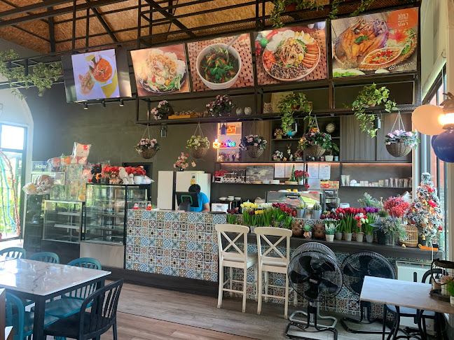 Orange House Cafe Pattaya (ตำหลายคาเฟ่ พัทยา) - การบริการอาหารและที่พัก