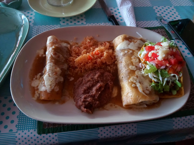 Mikes Mexican Restaurant - การบริการอาหารและที่พัก