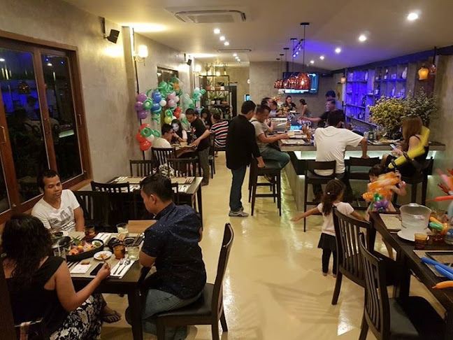 YUZU Japanese Restaurant & Bar - การบริการอาหารและที่พัก