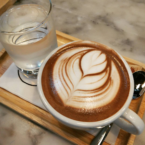 BizCafe หลังคุณย่าโม - การบริการอาหารและที่พัก