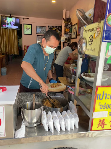 ปอเปี๊ยะสด เจ้าเก่าถนนแสงจันทร์ หน้าโรงแรมวังน้อย