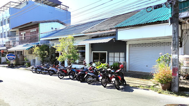 WABISABI coffee space - การบริการอาหารและที่พัก