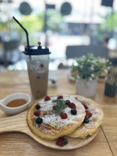 Friends House Coffee At Chalong Phuket - การบริการอาหารและที่พัก