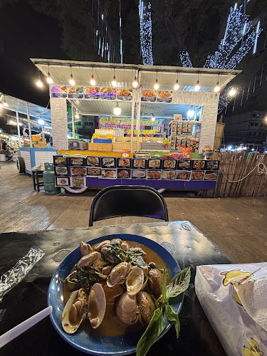 Opinii despre แม่พร ซีฟู๊ด ดิ อเวนิว พัทยา ( Porn Seafood Avenue Pattaya) în อำเภอบางละมุง - การบริการอาหารและที่พัก