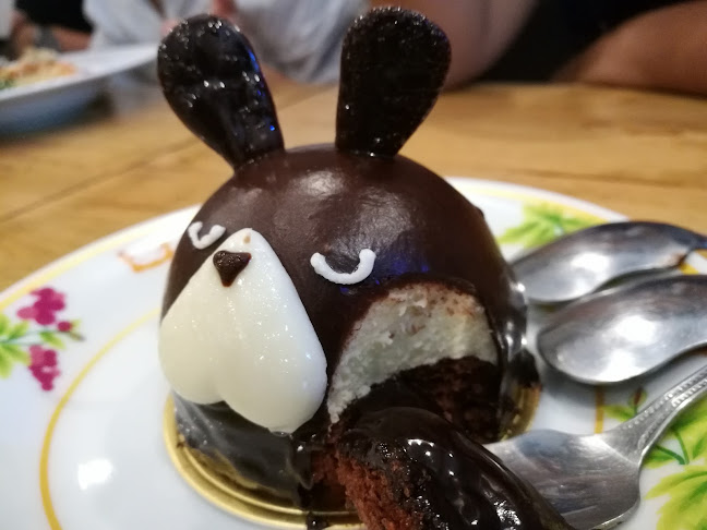 Famoso Cafe&Restaurant - การบริการอาหารและที่พัก