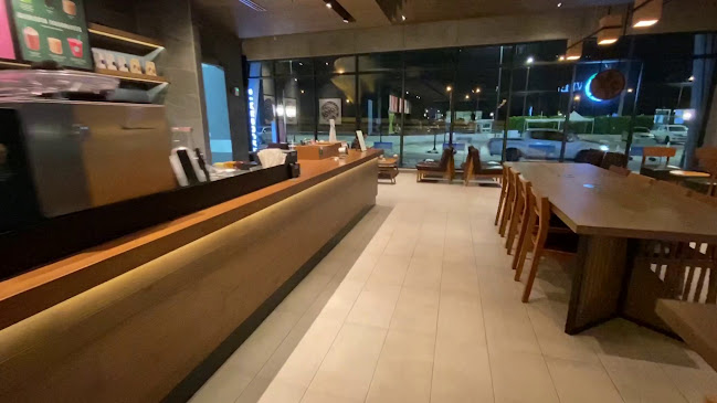 Starbucks (Central Village Outlet) - การบริการอาหารและที่พัก