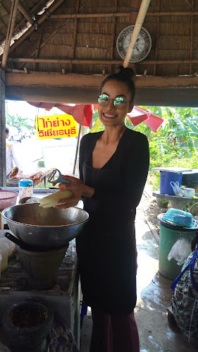 ส้มตำริมคลอง ไก่ย่างวิเชียรเจ้าเก่า - การบริการอาหารและที่พัก