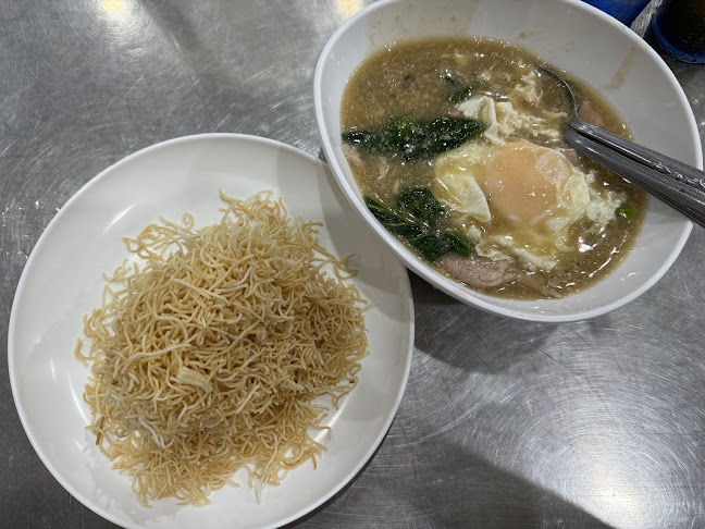 ยอดผักเมืองทอง ราดหน้า - อำเภอปากเกร็ด