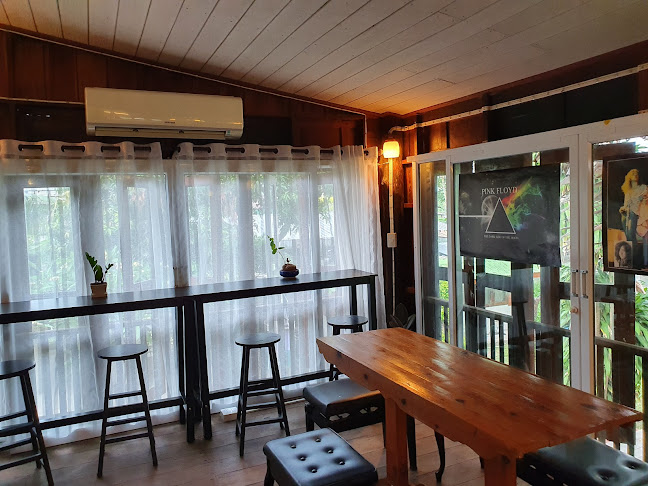 Comentarii opinii despre Behind The Time Cafe