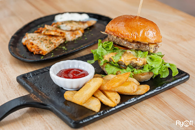 ตลาดต้นสัก สนามบินน้ำ นนทบุรี - อำเภอเมืองนนทบุรี