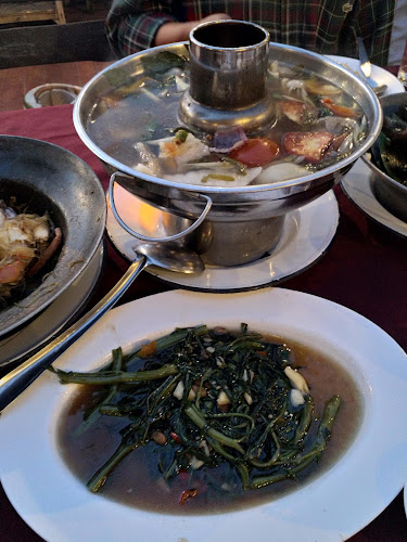 ฉ. วังปู - การบริการอาหารและที่พัก