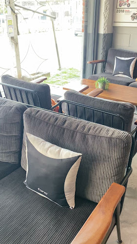 Cub House Nakhon Pathom (คับเฮาส์ นครปฐม) - การบริการอาหารและที่พัก